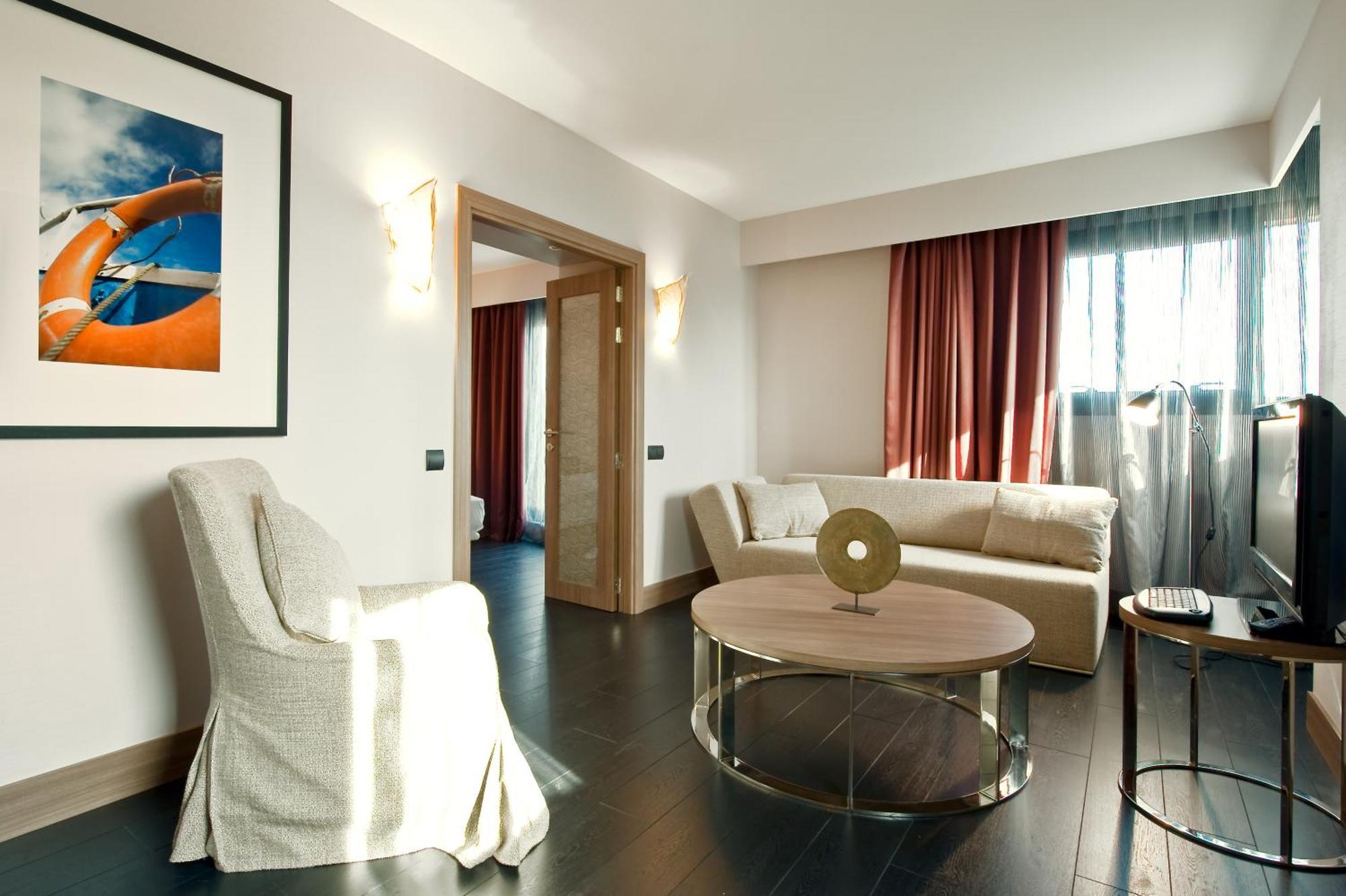 Suite,1156312110:JPEG